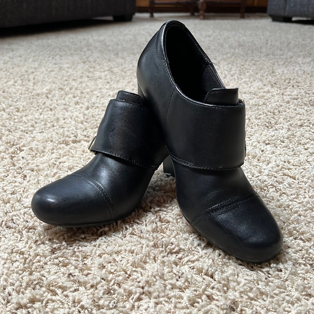 Clark shoes, size 8M, black, slightly worn